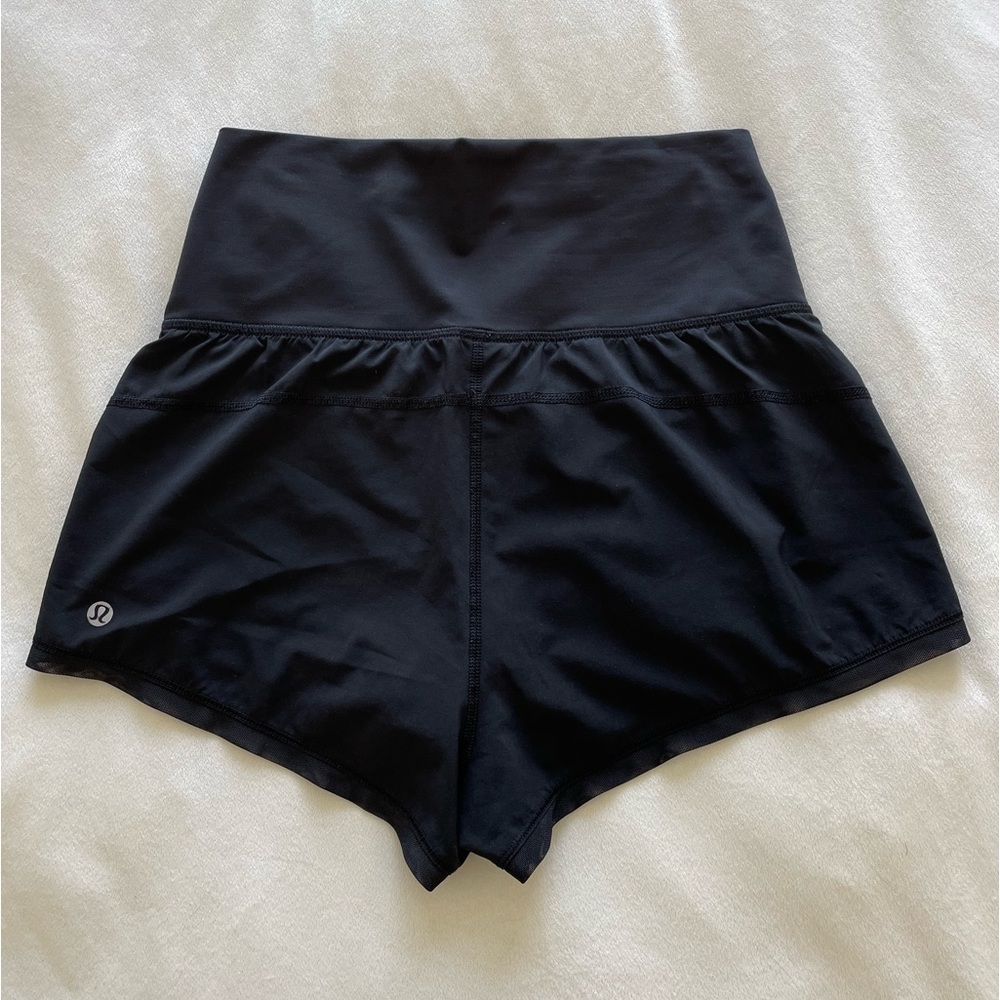lululemon athletica - high waisted shorts w/ liner - size 4 -EXCELLENT CONDITION